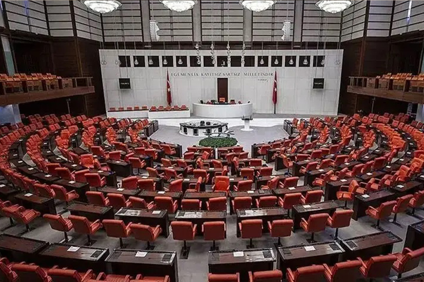 Özgür Özel dahil 3 milletvekili için dokunulmazlık dosyası Meclis’te