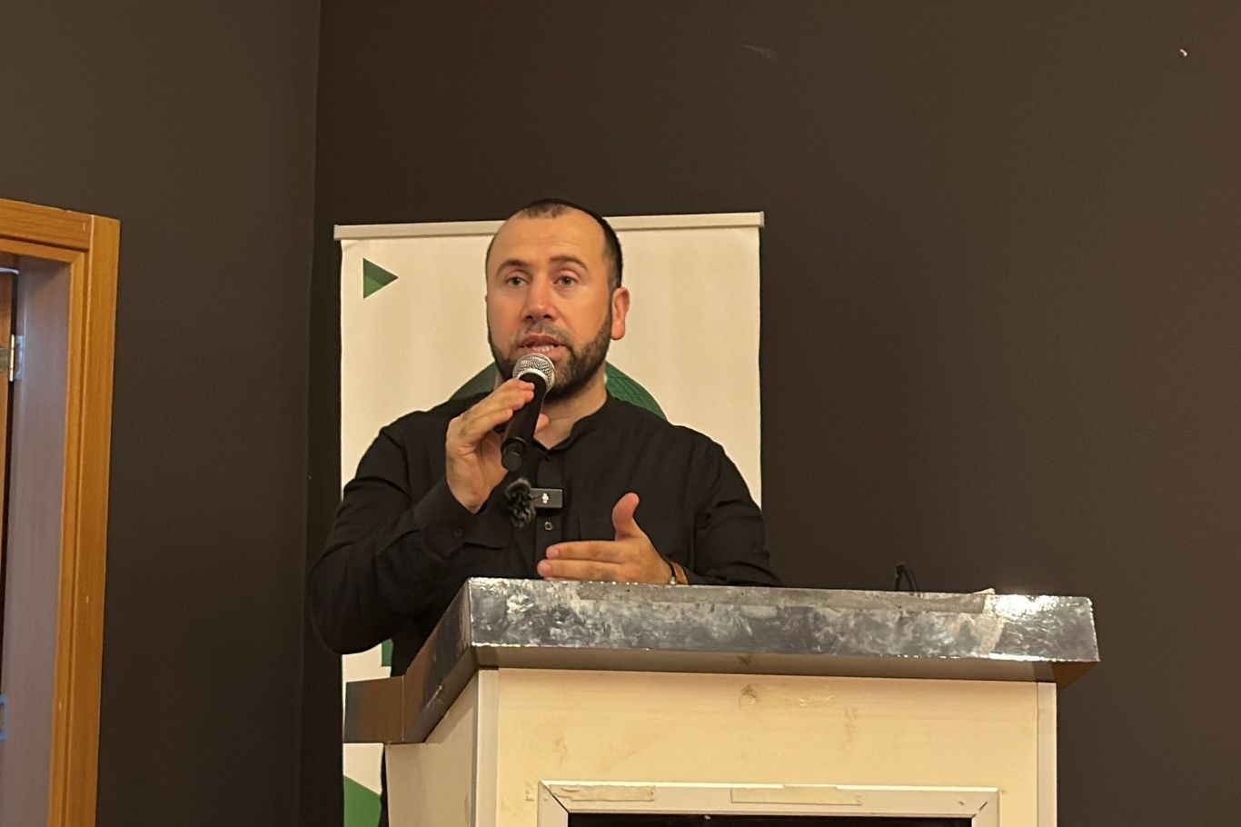 Peygamber Sevdalıları Vakfı tarafından Adana’da düzenlenen yaz okullarının kapanış programına yüzlerce öğrenci katıldı. Programda konuşan Peygamber Sevdalıları Adana Koordinatörü Orhan Erkuş, çocukların geleceğin teminatı olduğunu belirtti.