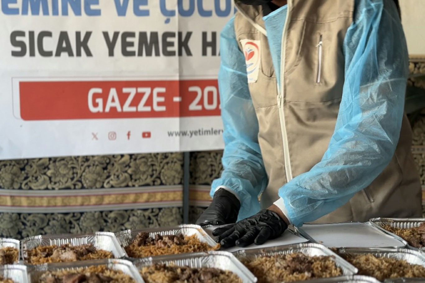 Yetimler Vakfı'ndan Gazze'de her gün sıcak yemek yardımı devam ediyor