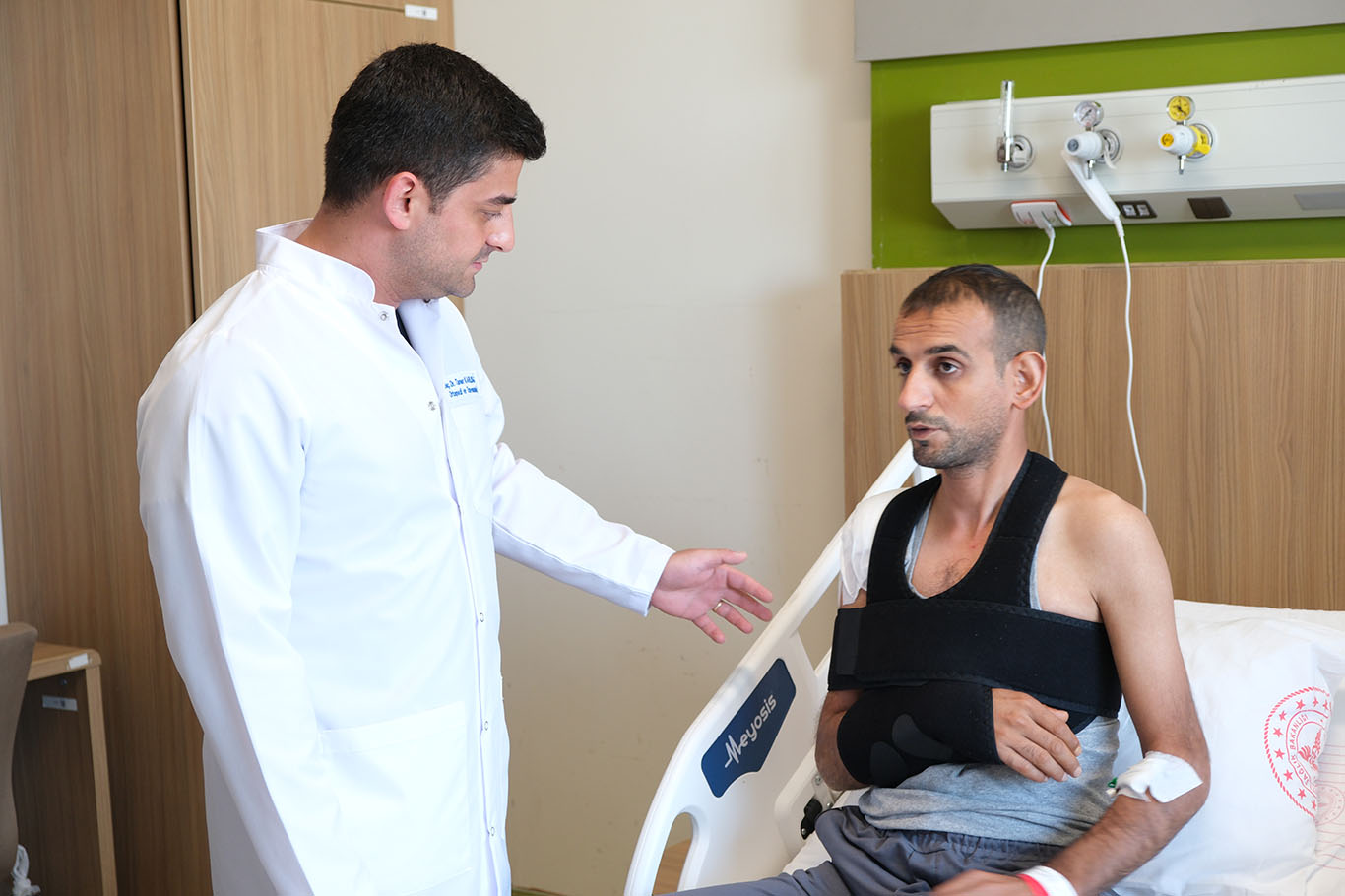 Gaziantep'te dizden alınan kıkırdakla omuz eklemi tedavi edildi
