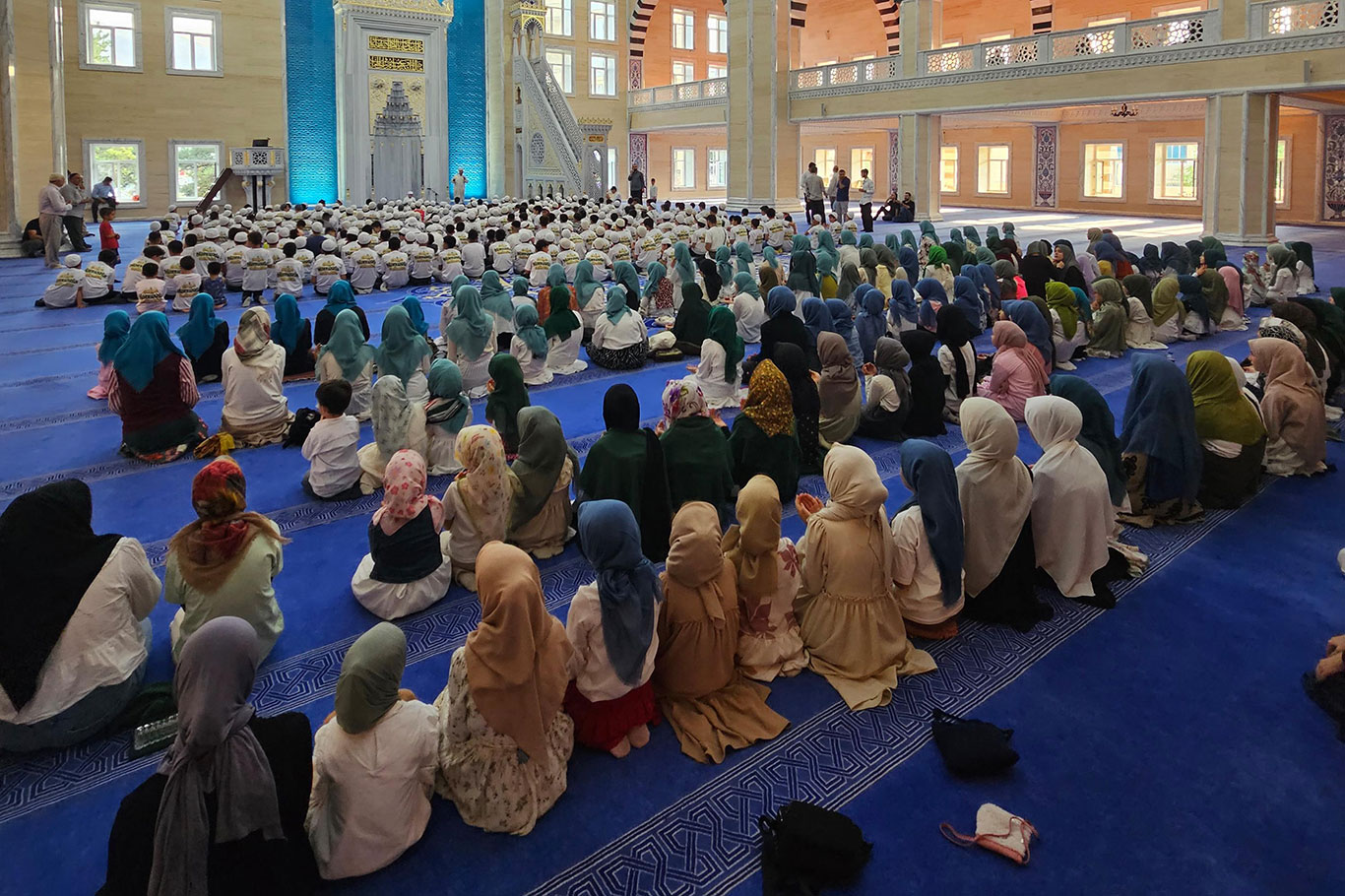 Muş'ta "Hayat Namazla Güzeldir" coşkusu: Yüzlerce çocuk ve veli bir araya geldi