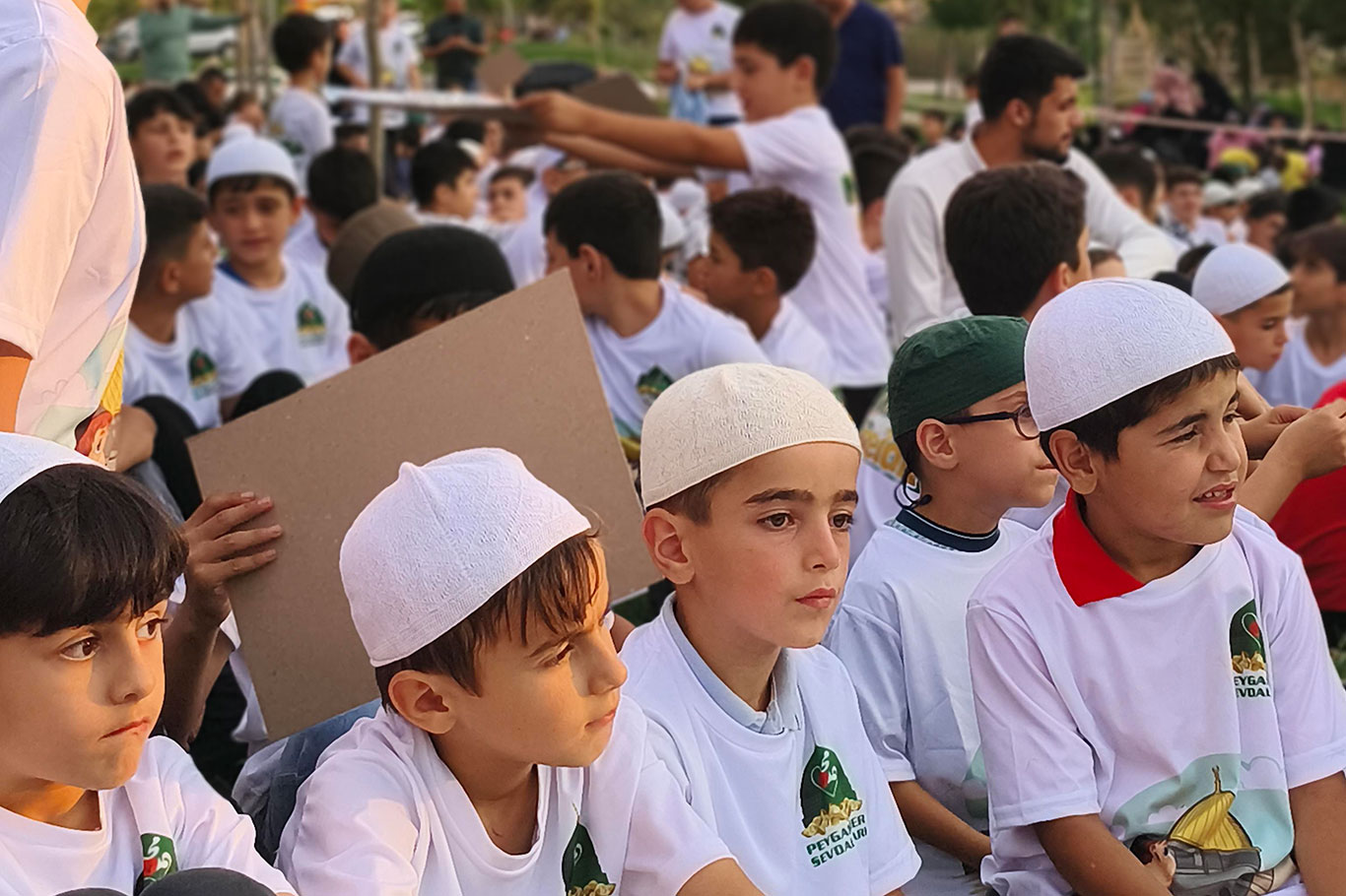 Muş'ta "Hayat Namazla Güzeldir" coşkusu: Yüzlerce çocuk ve veli bir araya geldi
