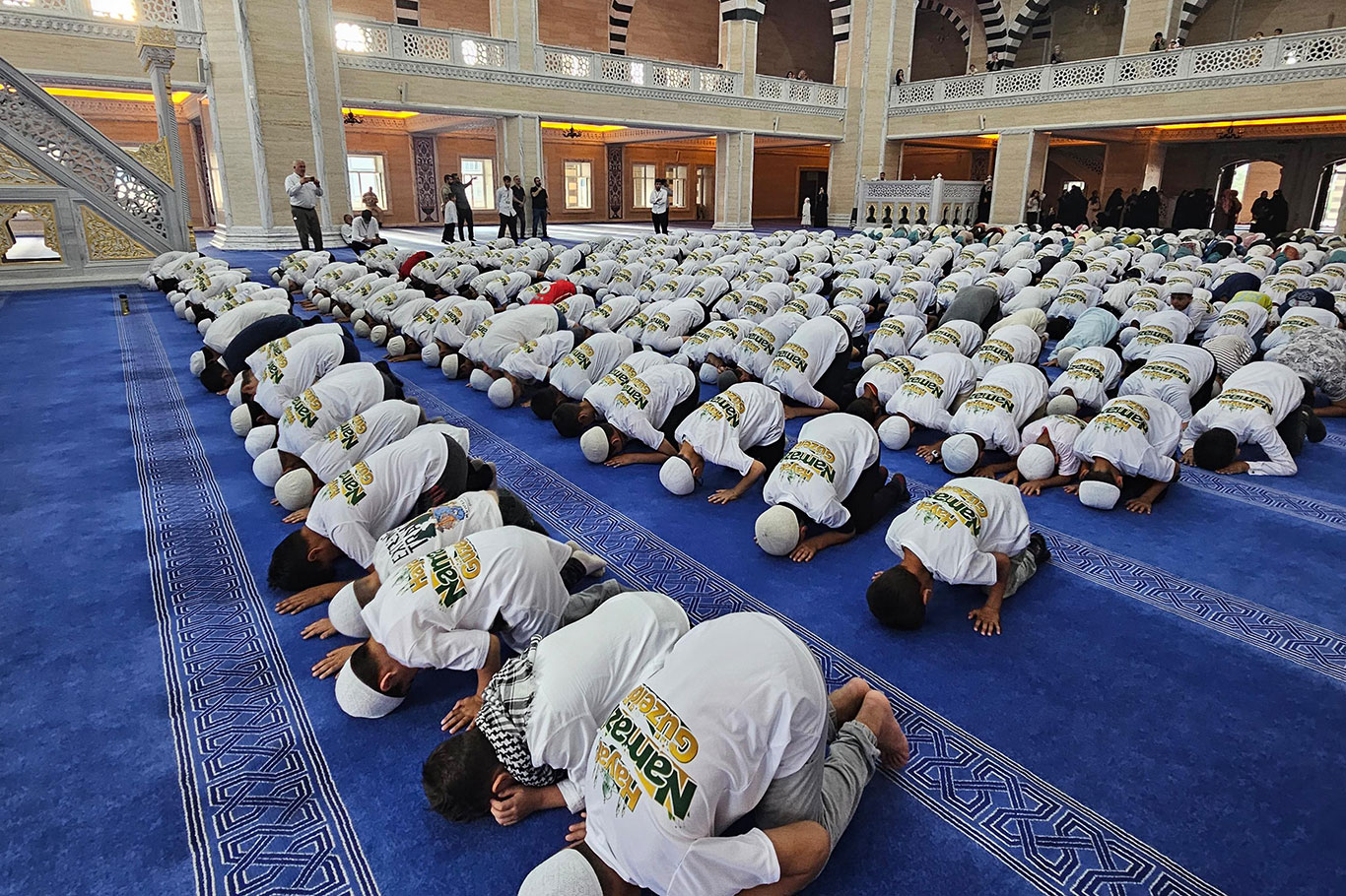 Muş'ta "Hayat Namazla Güzeldir" coşkusu: Yüzlerce çocuk ve veli bir araya geldi