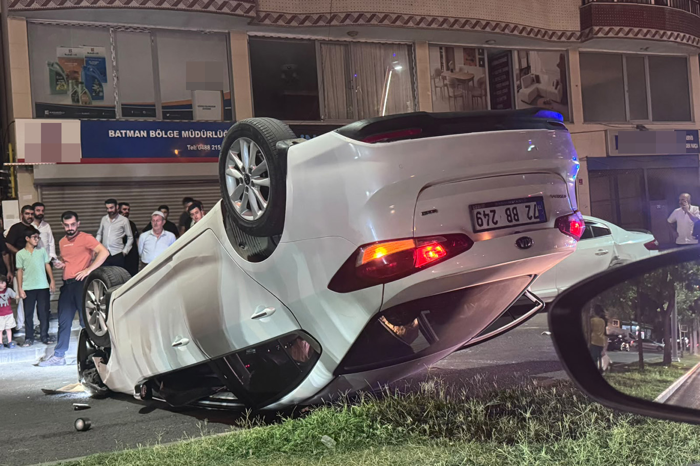 Batman'da otomobil takla attı