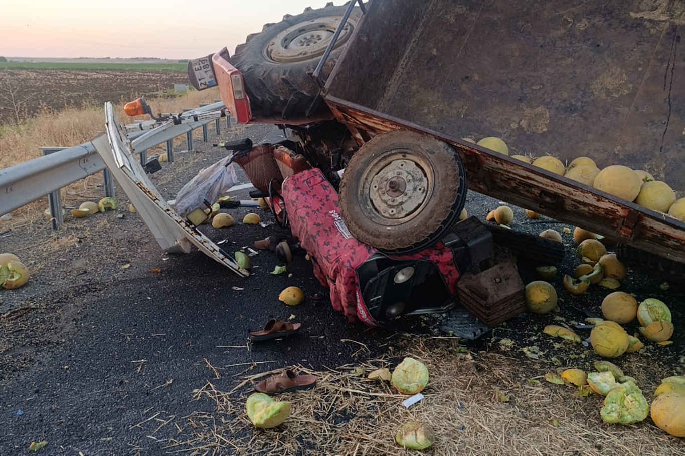 Mînîbus û traktora ku petêx hildigirt li hev ketin: 2 mirî, 6 birîndar