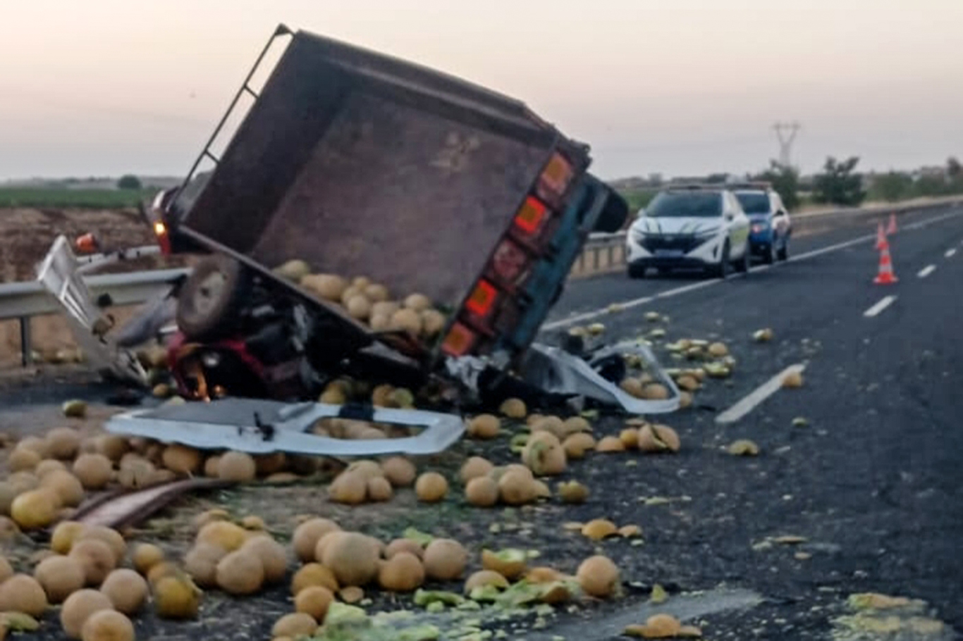 Mînîbus û traktora ku petêx hildigirt li hev ketin: 2 mirî, 6 birîndar