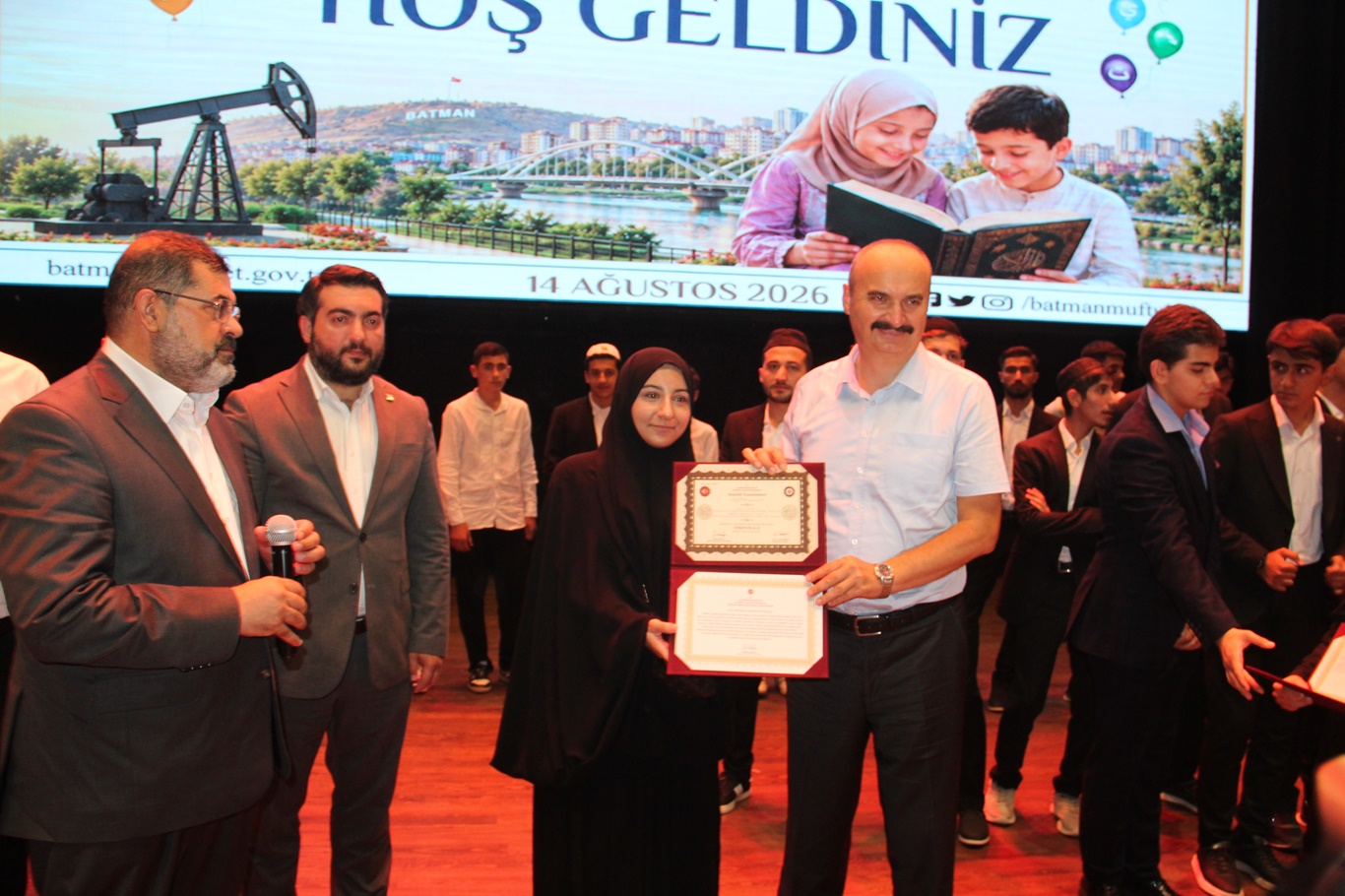 Batman'da yaz Kur'an kurslarına on binlerce öğrenci katıldı: "En hayırlınız Kur'an'ı öğrenen ve öğreteninizdir"