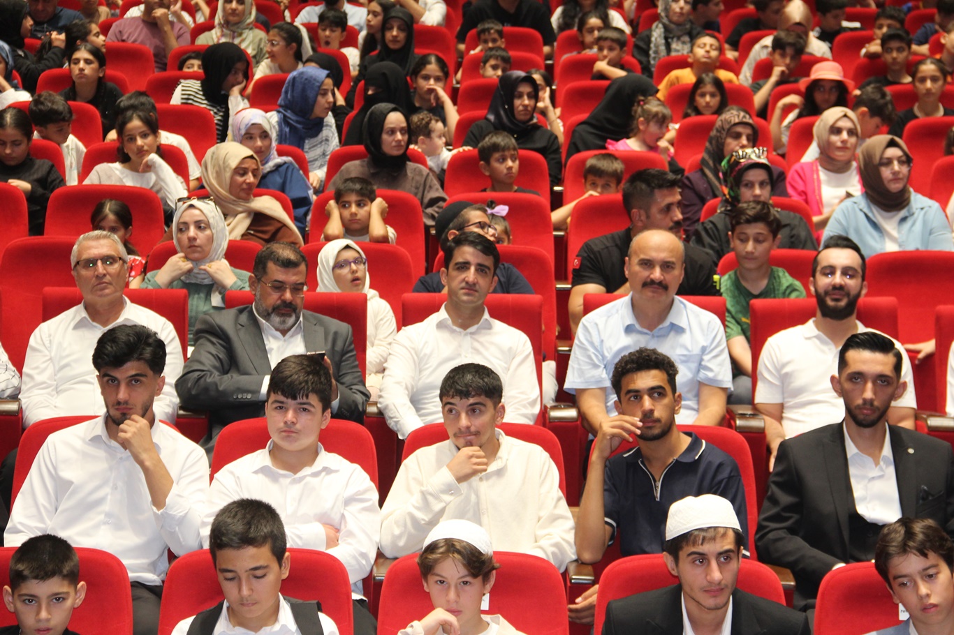 Batman'da yaz Kur'an kurslarına on binlerce öğrenci katıldı: "En hayırlınız Kur'an'ı öğrenen ve öğreteninizdir"