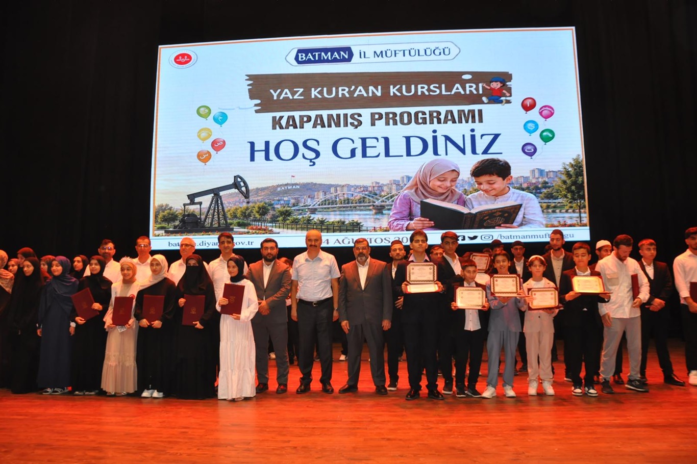 Batman'da yaz Kur'an kurslarına on binlerce öğrenci katıldı: "En hayırlınız Kur'an'ı öğrenen ve öğreteninizdir"