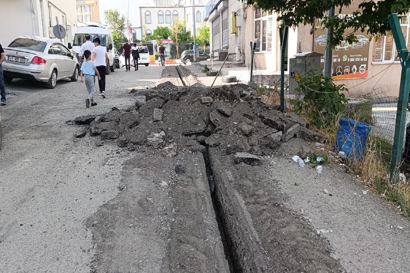 Plansız kazımlar asfaltı kullanılmaz hale getiriyor