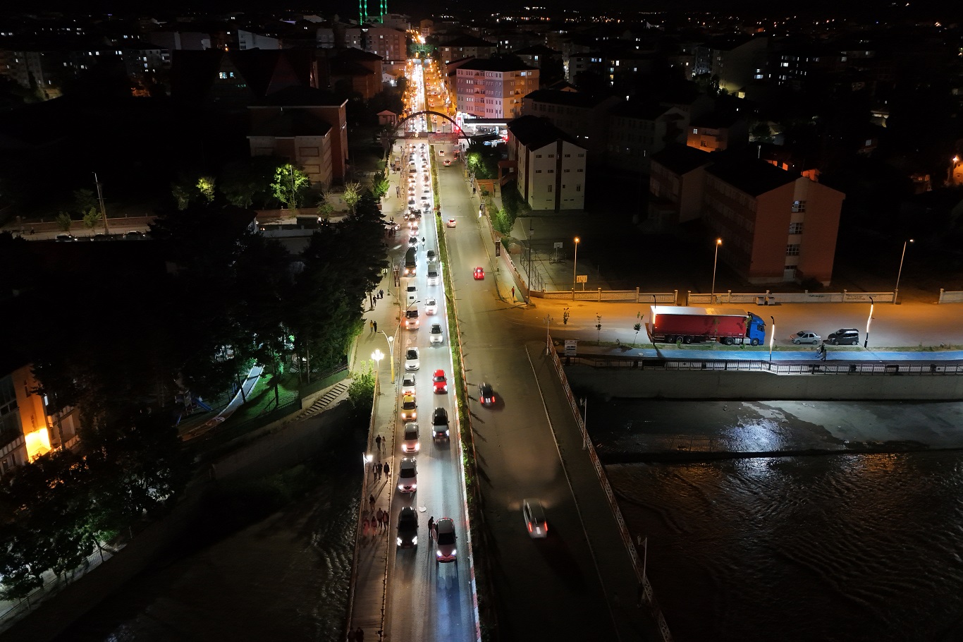 Ağrı trafiği alarm veriyor, kısa mesafeler çileye dönüşüyor, çözüm mühendislik aklında!