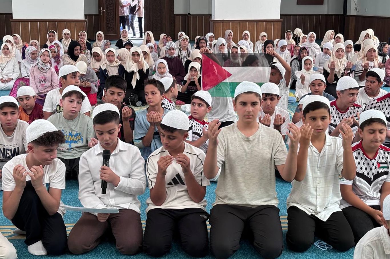 Siirt’te yüzlerce çocuk yaz tatillerini ekran başında değil Kur’an ve namaz öğrenerek değerlendirdi