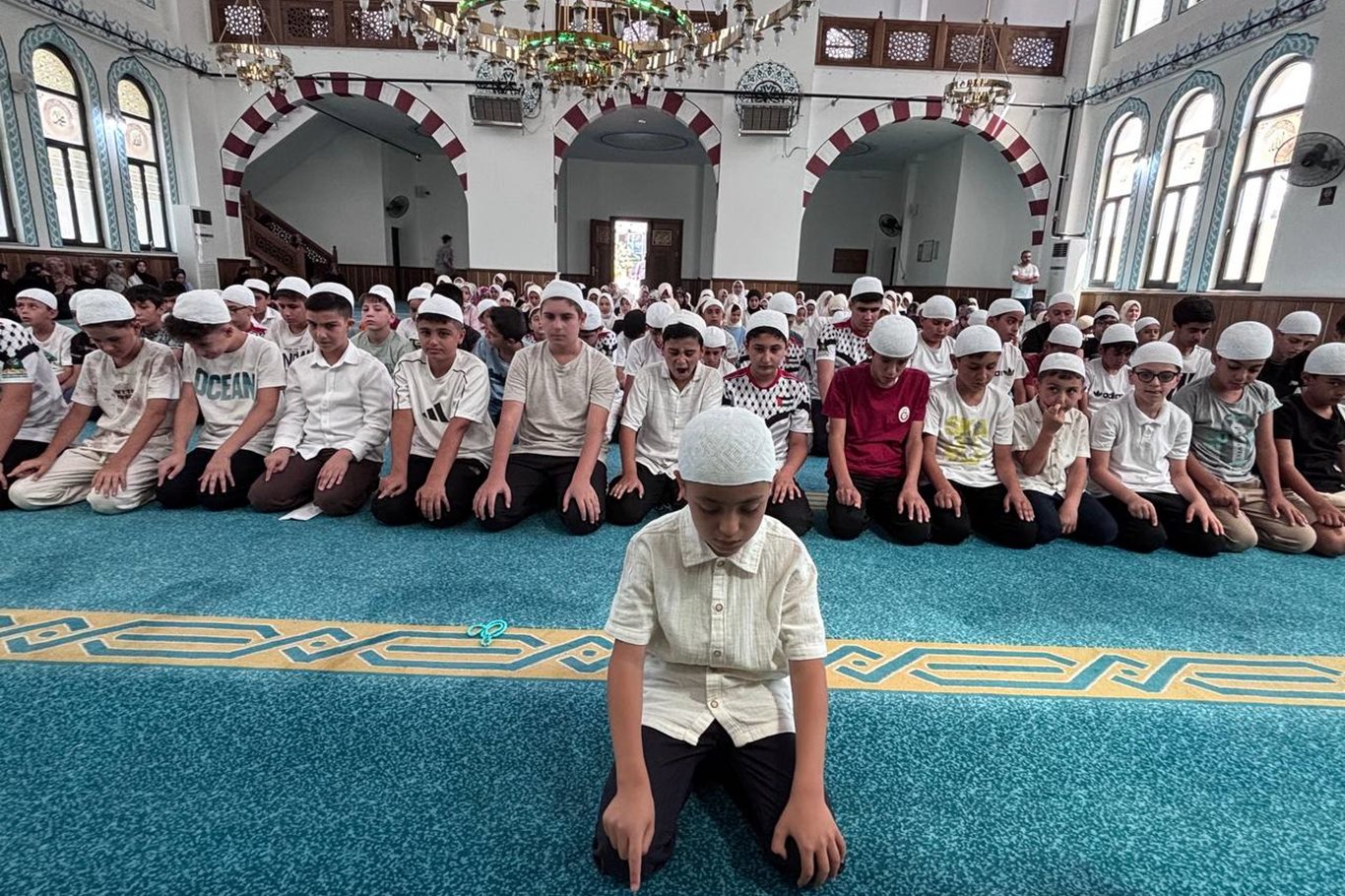 Siirt’te yüzlerce çocuk yaz tatillerini ekran başında değil Kur’an ve namaz öğrenerek değerlendirdi