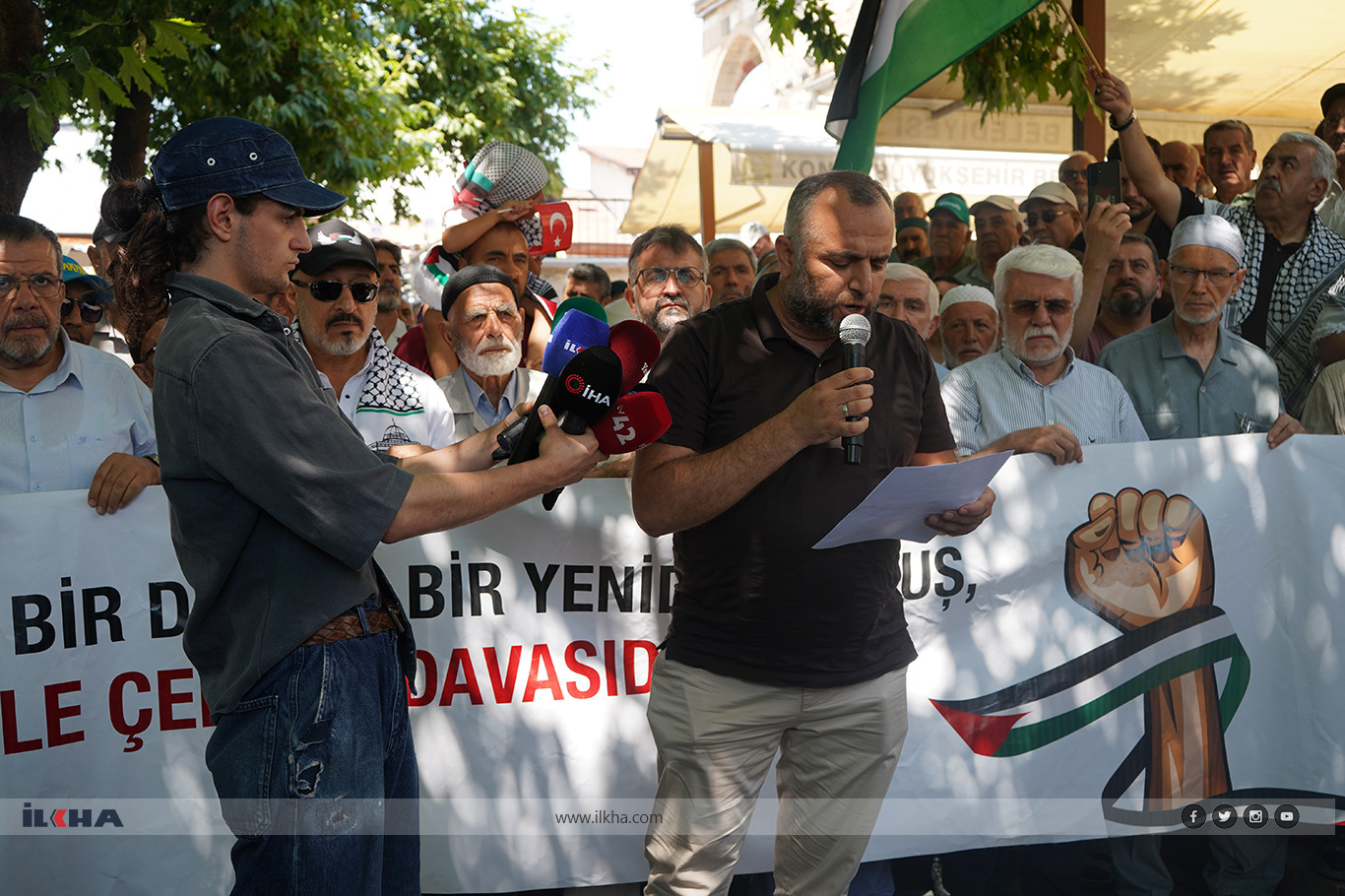 Thousands in Konya urge authorities to clear the way for Palestine Convoy