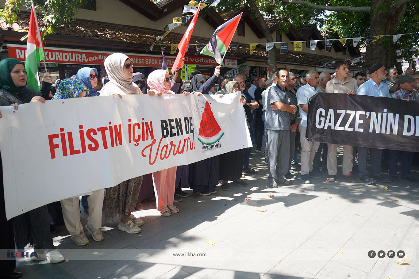 Thousands in Konya urge authorities to clear the way for Palestine Convoy