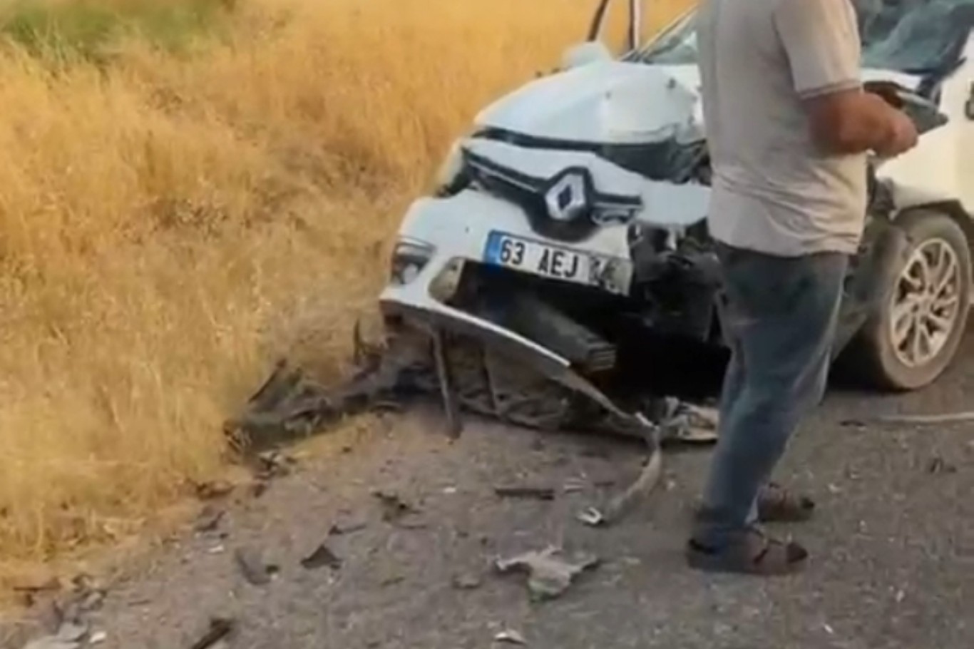 Li Mêrdînê wesayîtek û motorsîkletê li hev qelibîn: 2 kes mirin