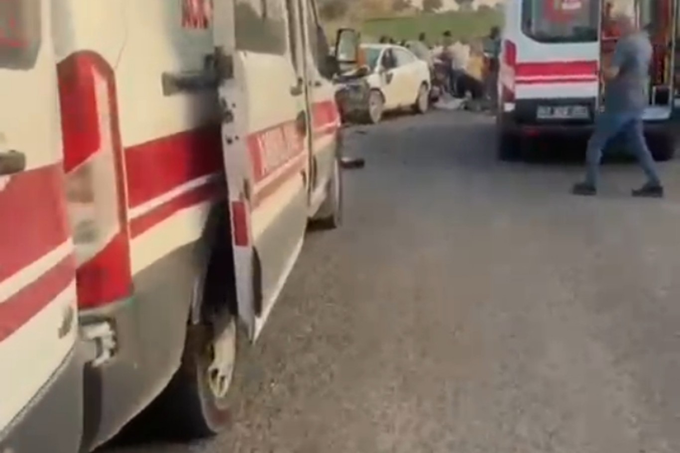 Li Mêrdînê wesayîtek û motorsîkletê li hev qelibîn: 2 kes mirin