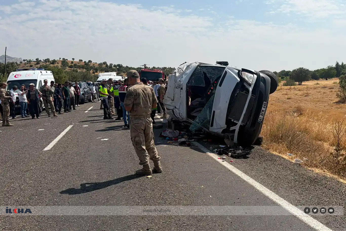 Seven dead, nine injured in deadly minibus crash in southeastern Türkiye