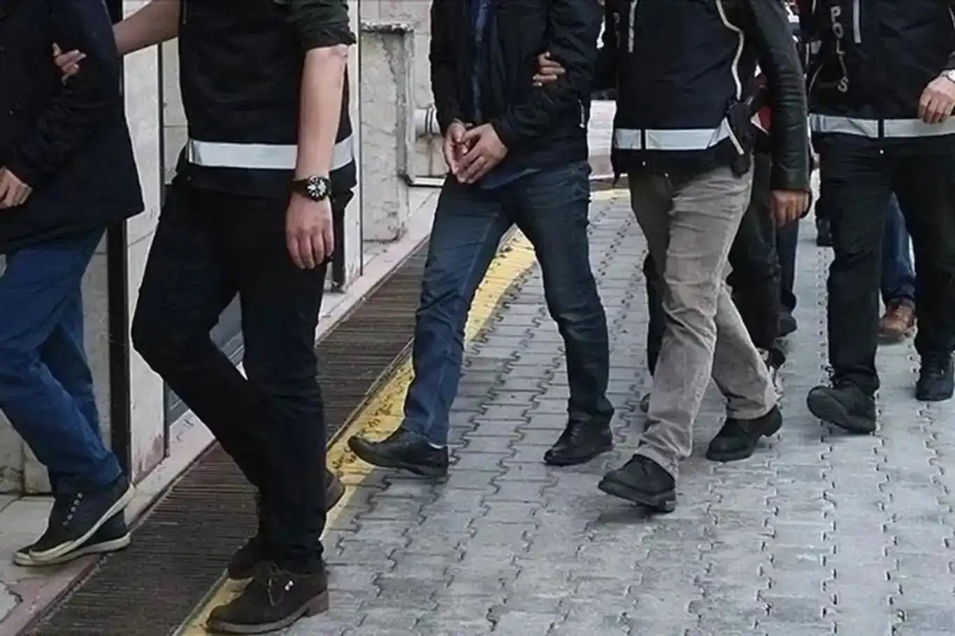 İzmir'de 310 bin uyuşturucu hap ele geçirildi: 4 gözaltı