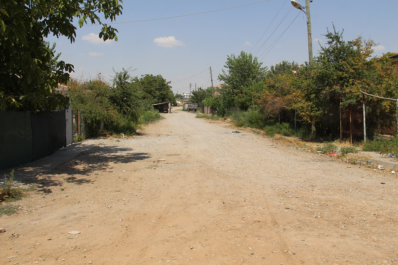 Çeltikli Mahallesinde yıllardır değişmeyen sorun: Yol ve temizlik