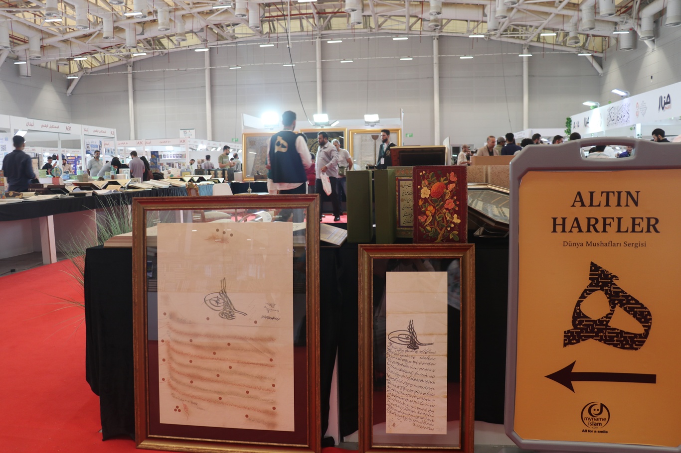Uluslararası Arapça Kitap Fuarı'nda "Altın Harfler" sergisi