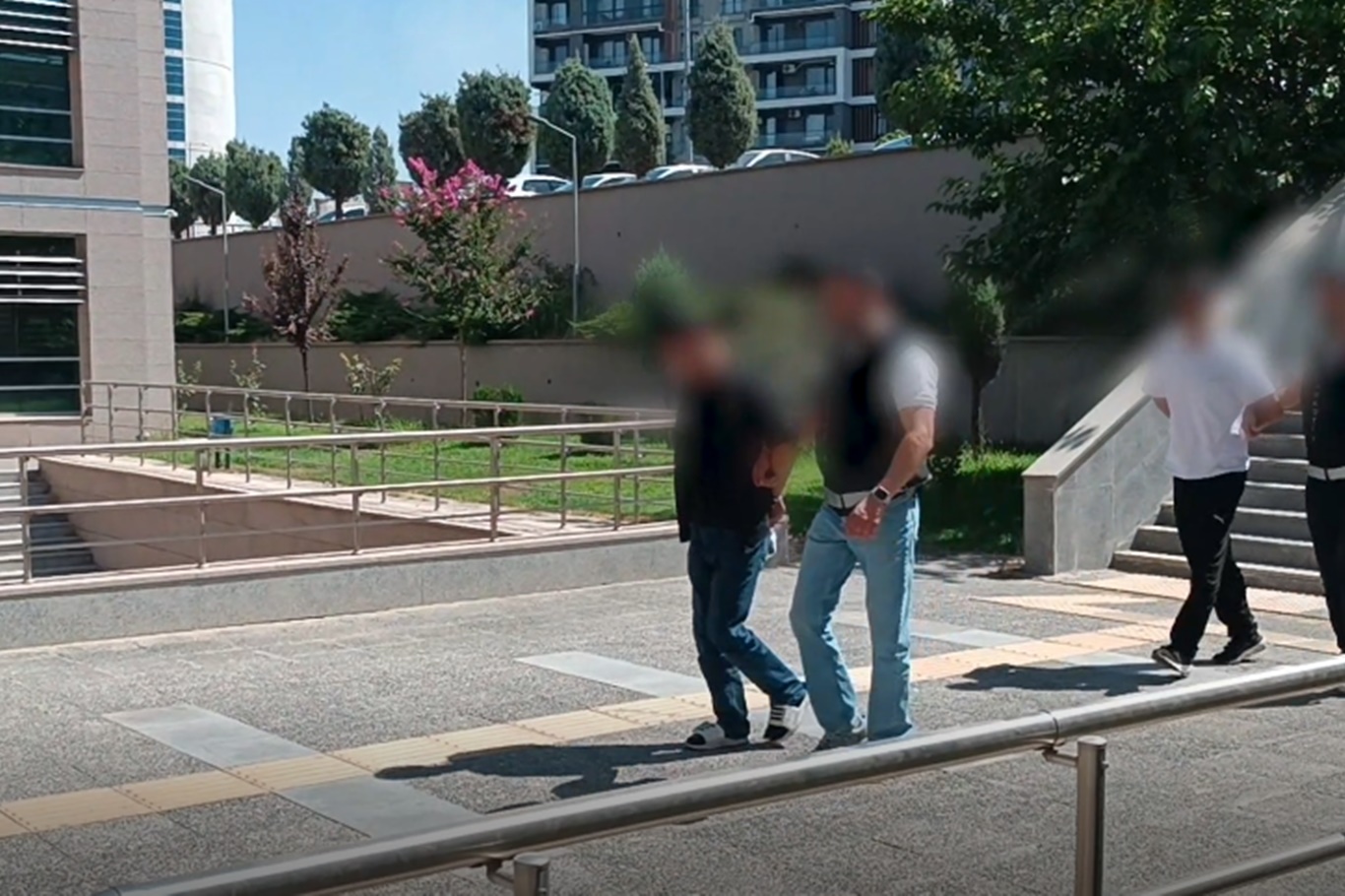 Batman'da uyuşturucu operasyonlarında 5 şüpheli tutuklandı