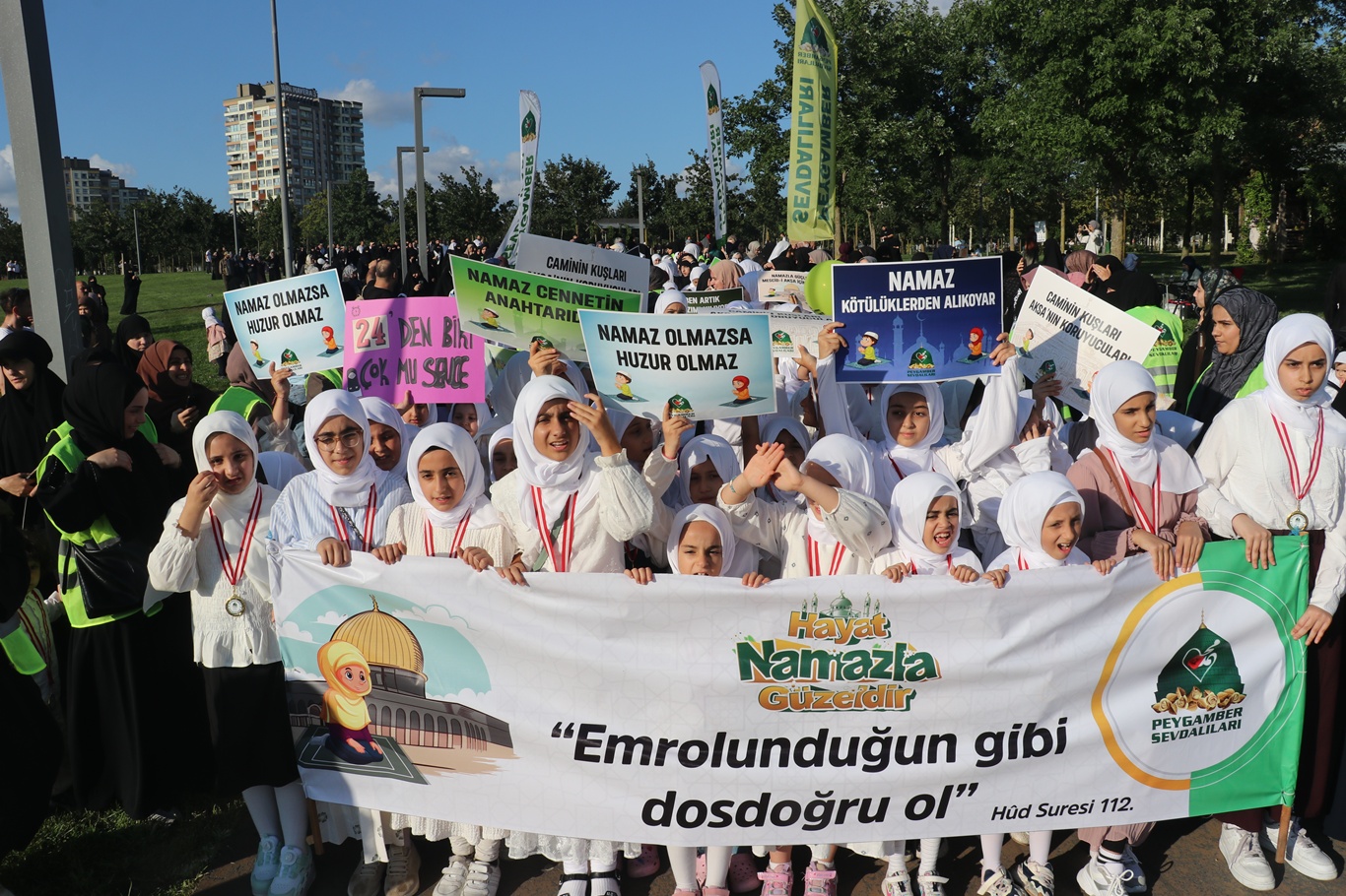 "Hayat Namazla Güzeldir" programı İstanbul'da yoğun katılımla gerçekleşti