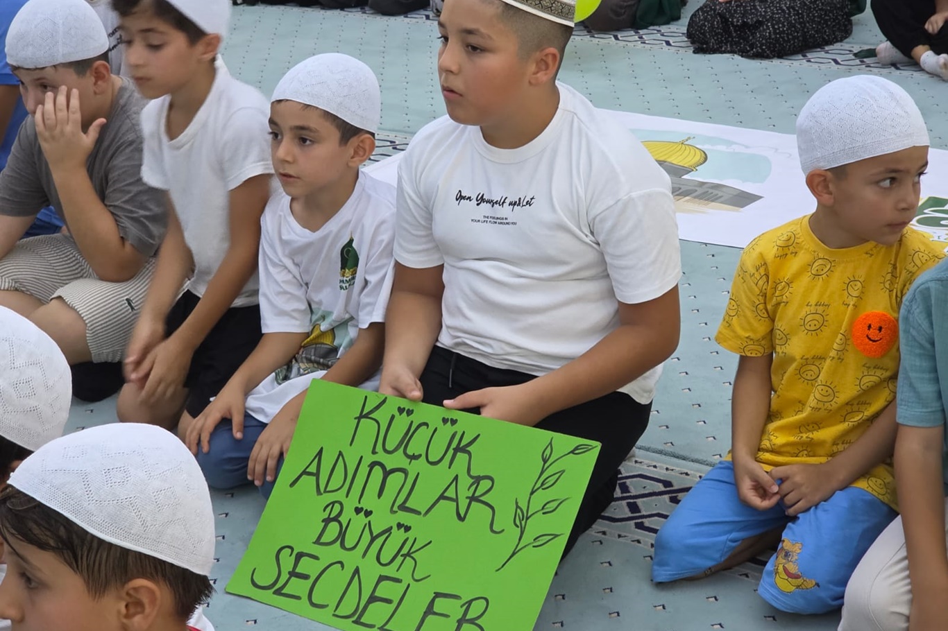 Hundreds of children join ‘Life Is Beautiful With Prayer’ program in Antalya
