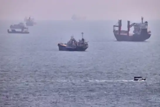 Hormuz shipping slumps as Tehran rejects Washington’s pressure