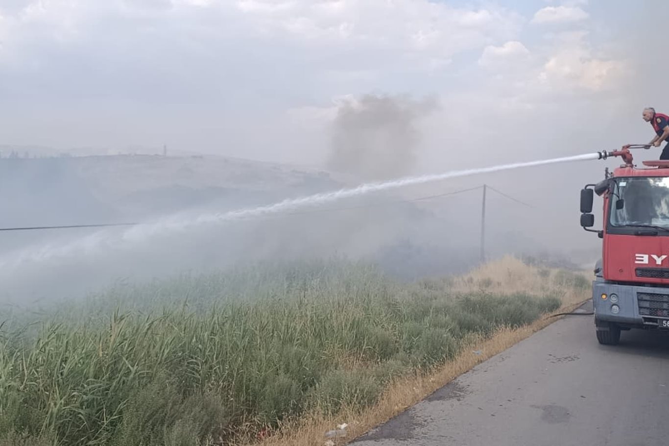 Siirt’te anız yangını: 100 dönümden fazla alan zarar gördü