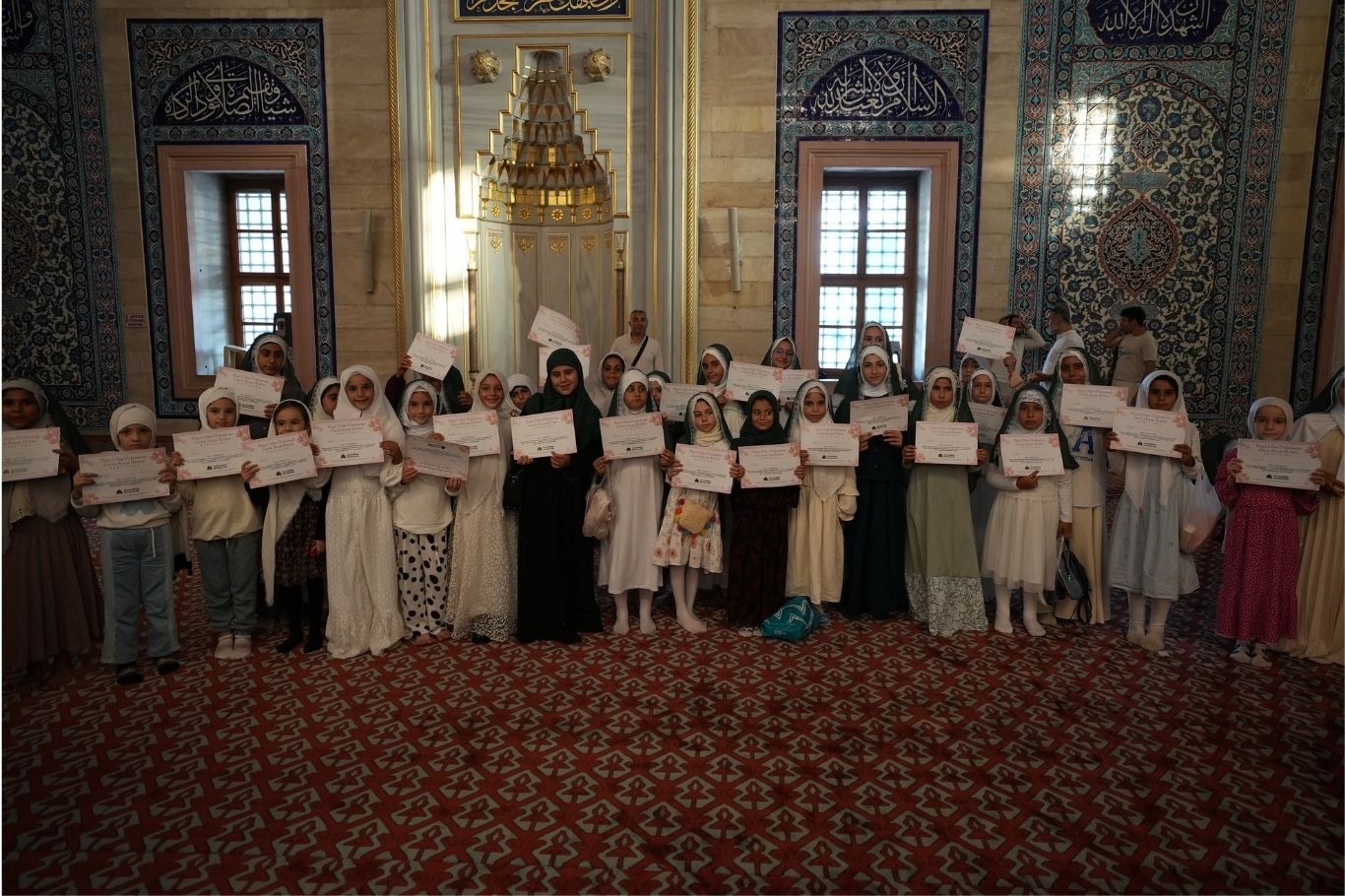 Adana’da yüzlerce kız çocuğu “Niyet Ettim Örtünmeye” programında tesettüre girdi