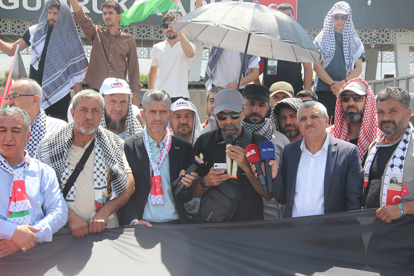 IRAK HÜKÜMETİNİN İZİN VERMEDİĞİ FİLİSTİN KONVOYU GERİ DÖNDÜ