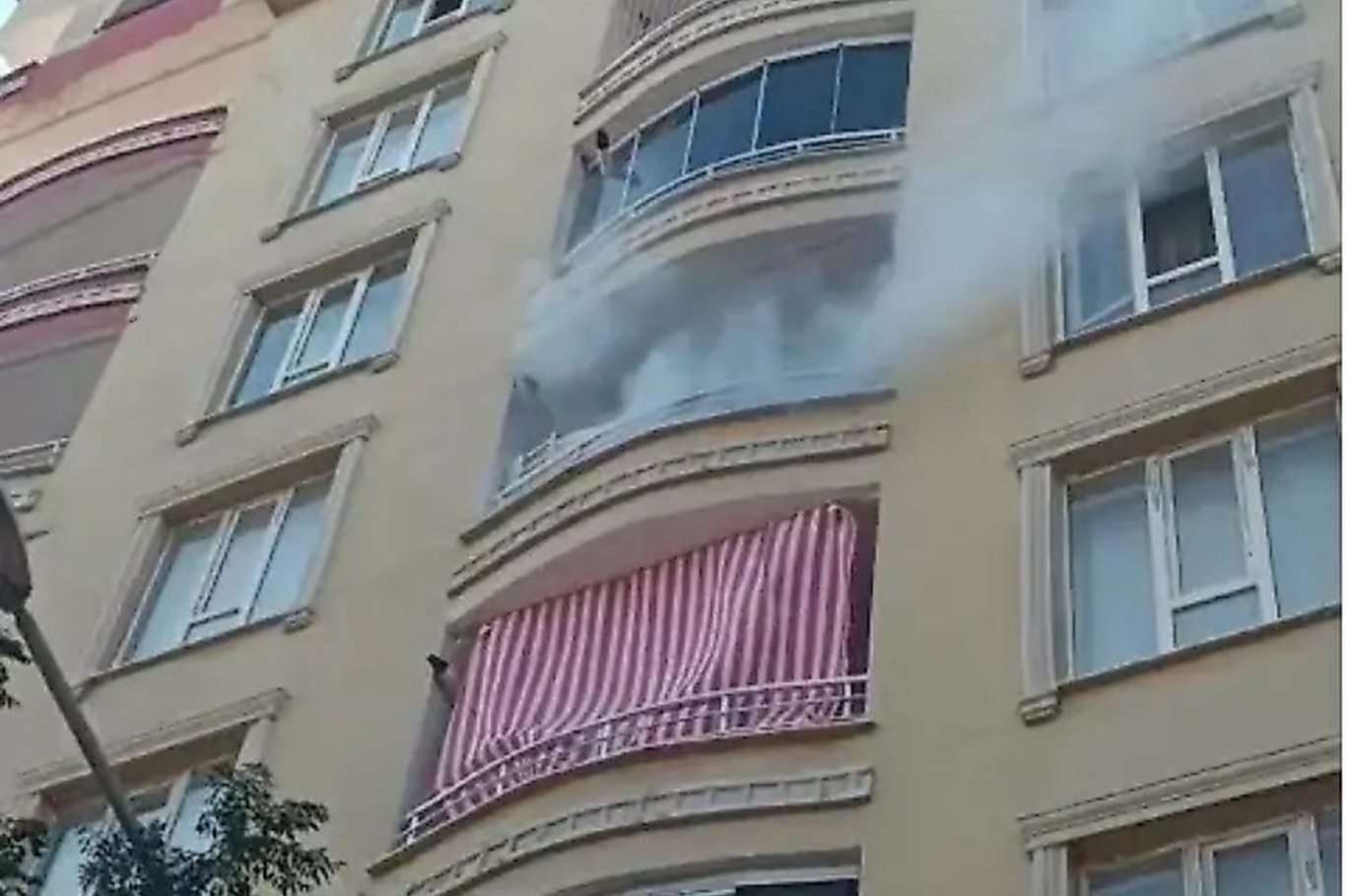 Siirt’te 5. kattaki dairenin balkonunda piknik tüpü patladı