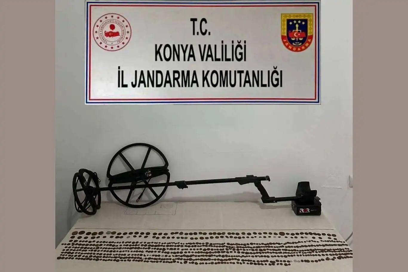 Konya’da tarihi eser operasyonu: 764 sikke ele geçirildi