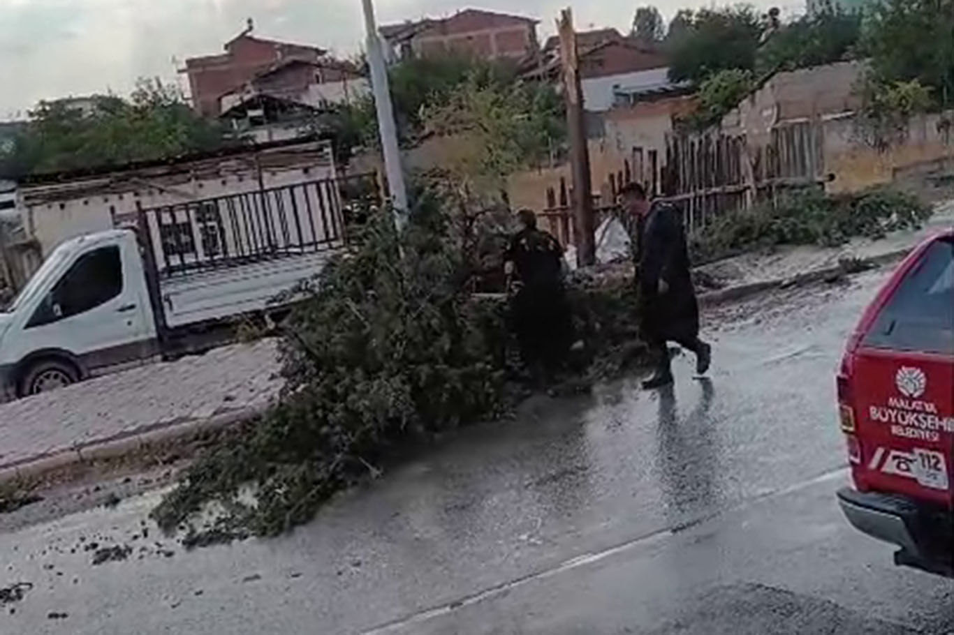 Malatya'da sağanak ve fırtına hasara yol açtı