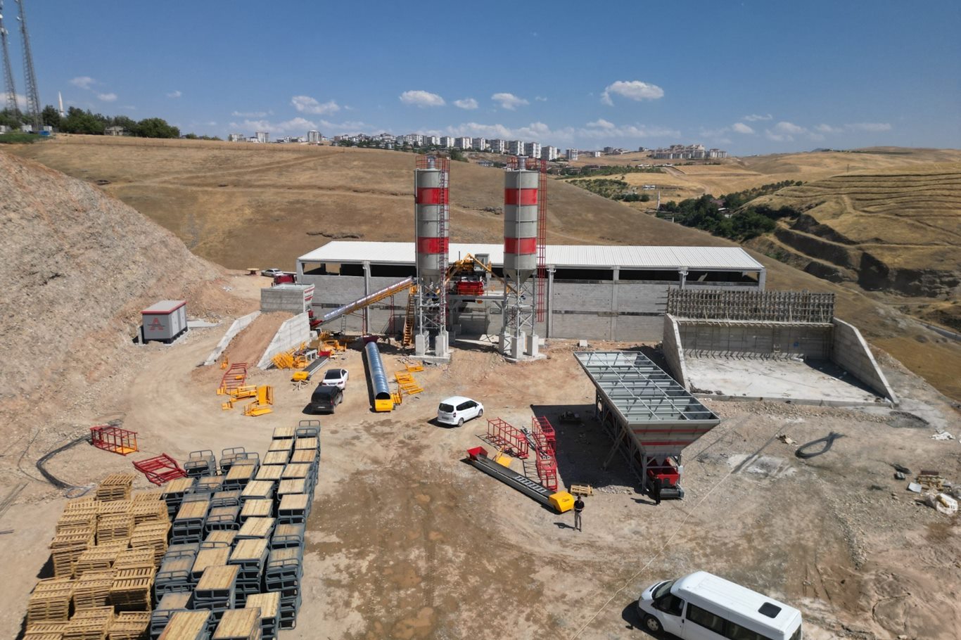 Siirt’te altyapı yatırımlarında yeni dönem: Beton ve kilitli parke taşı üretim tesisi kuruluyor