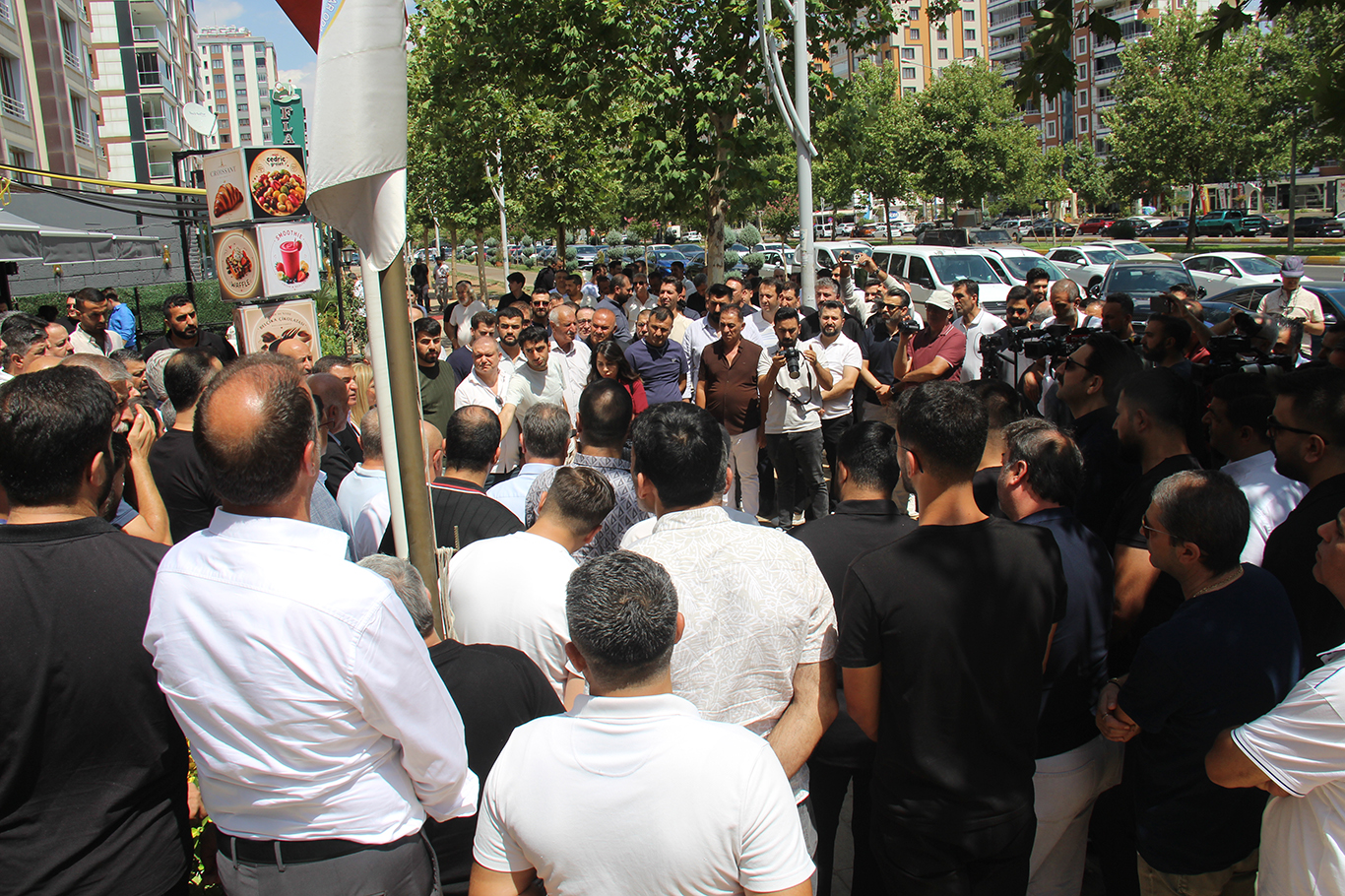 Diyarbakır kuyumcularından silahlı saldırıya tepki