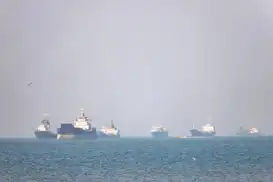 یک کشتی در تنگه هرمز مورد اصابت قرار گرفت