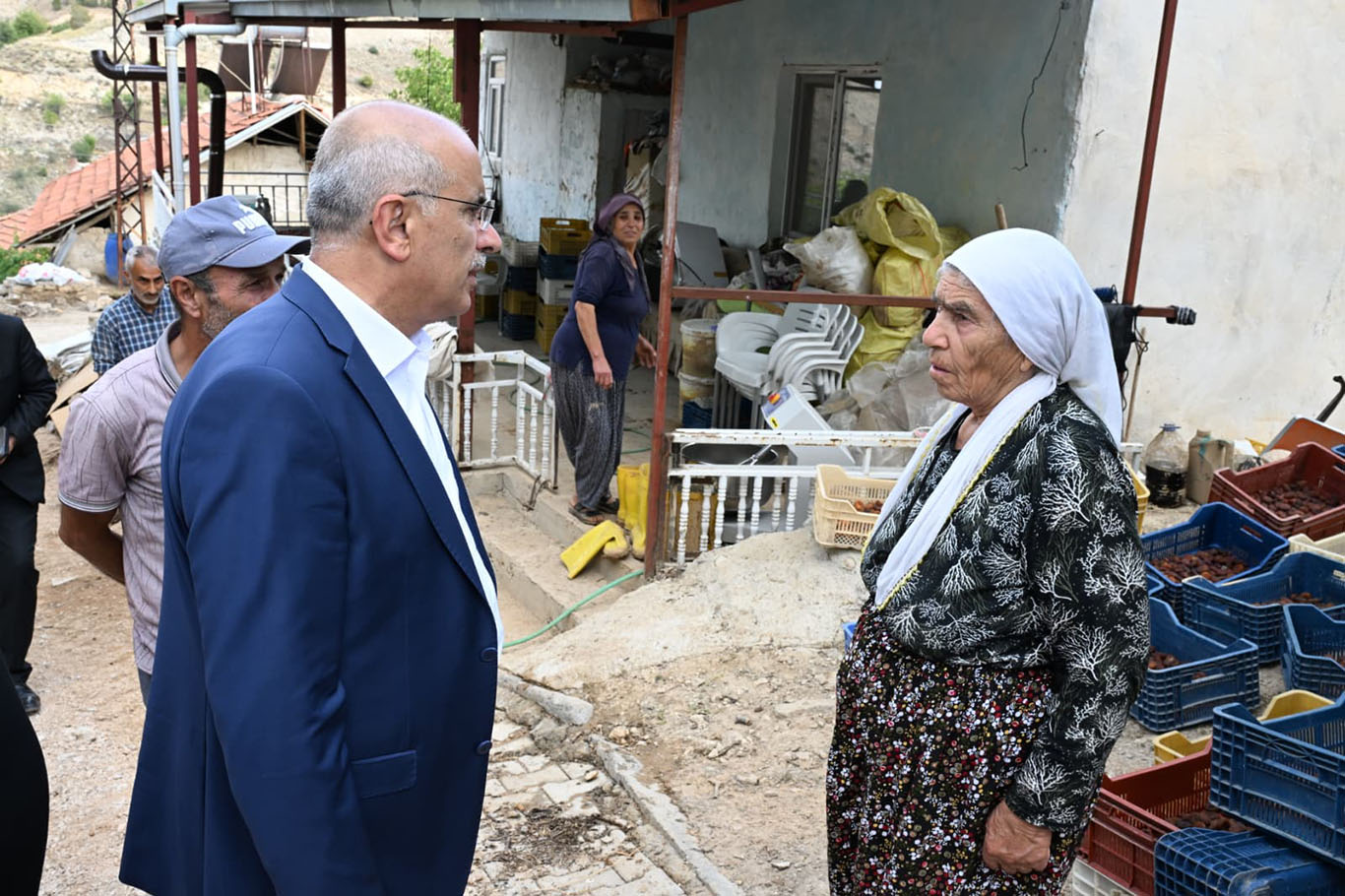 Büyükşehir Belediye Başkanı Er Başkan Er, sel felaketinin yaşandığı Kocaözü'nü ziyaret etti