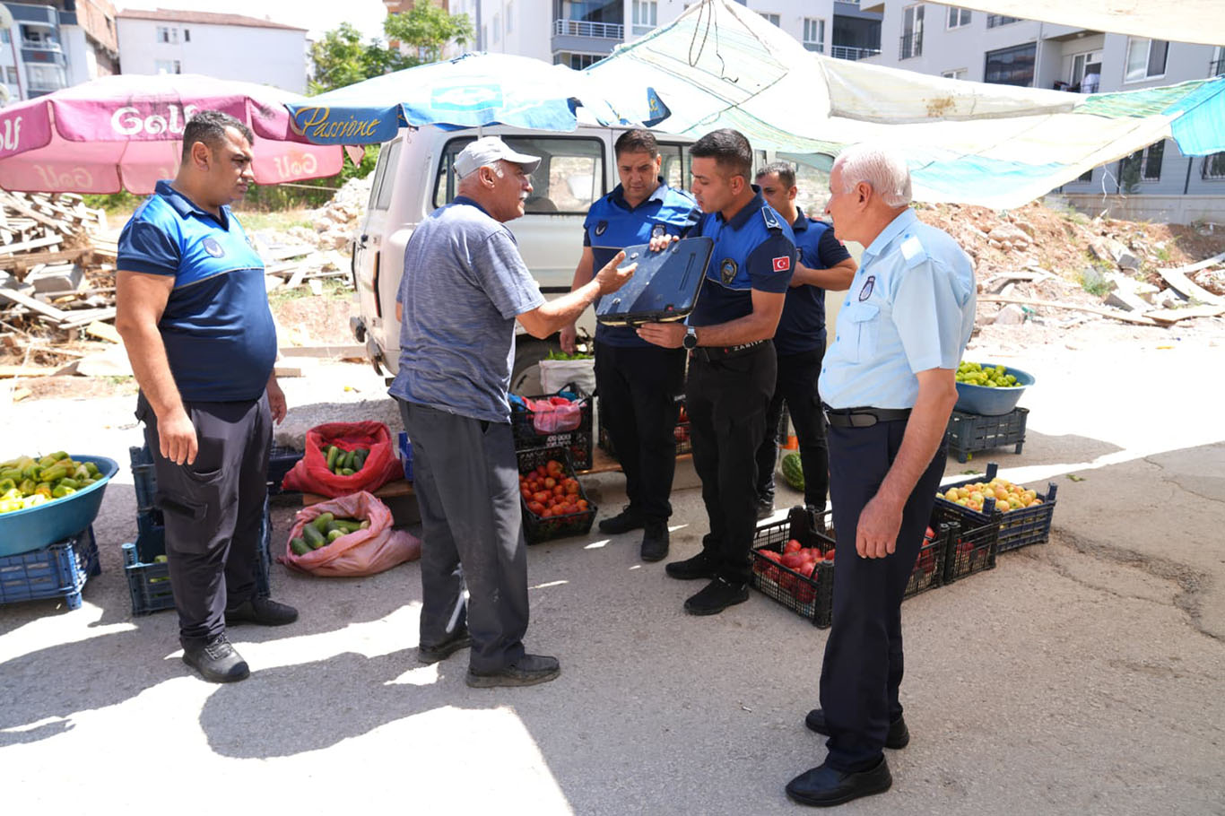 Battalgazi'de semt pazarlarına yönelik denetimler sürüyor