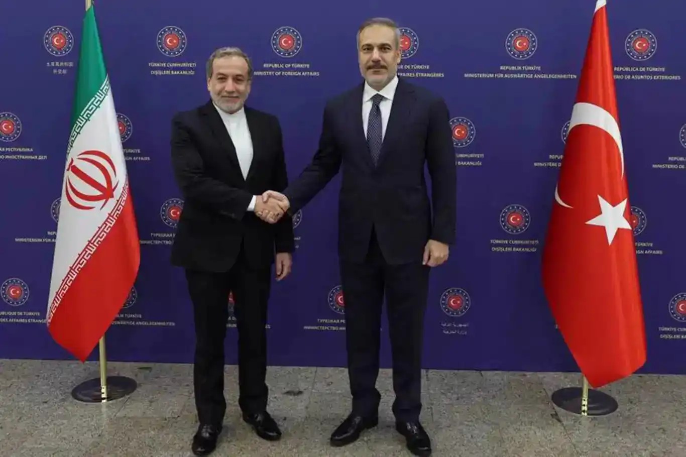 Turkish, Iranian foreign ministers discuss ongoing negotiation process in phone call