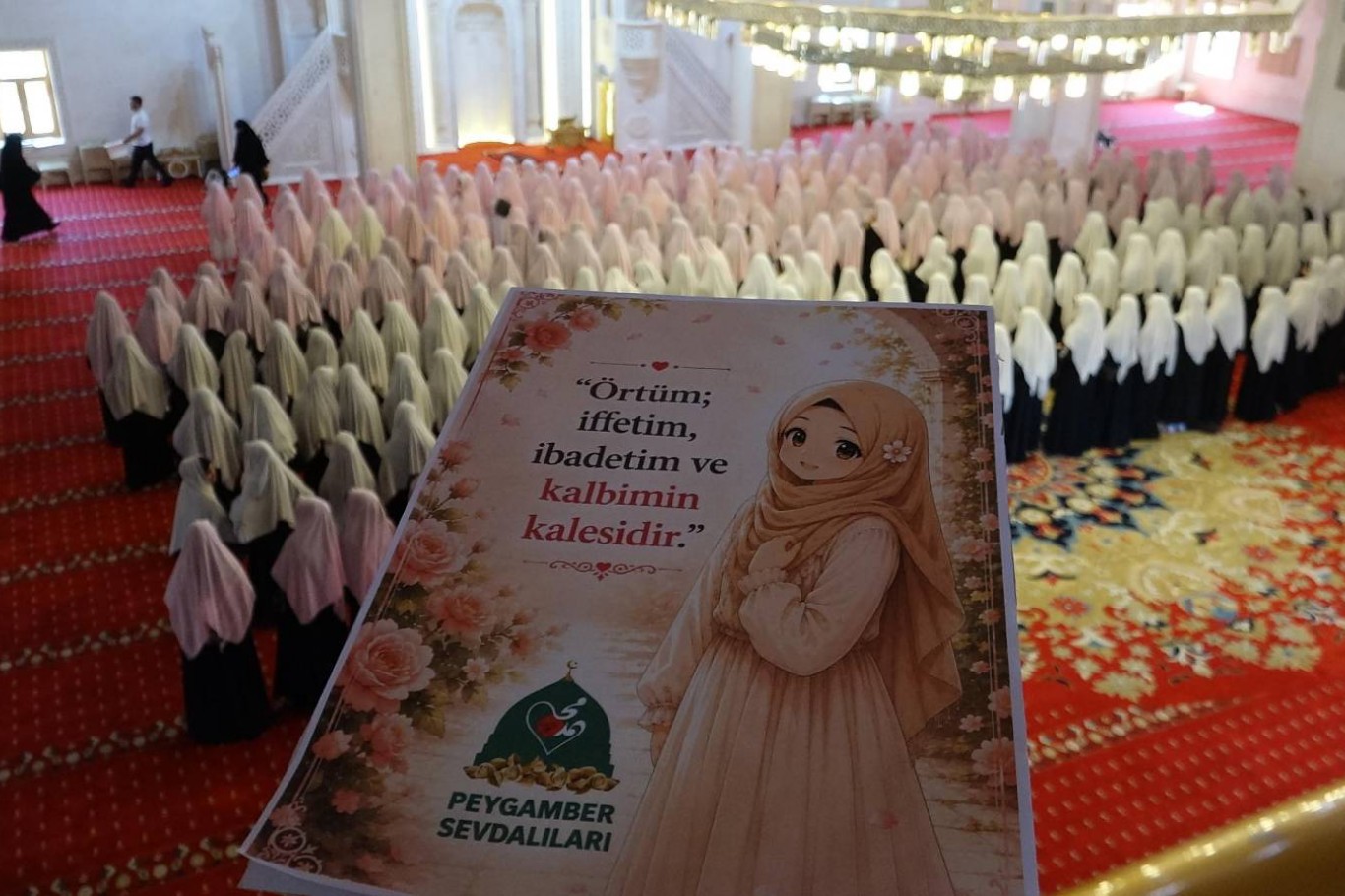 Mardin'de "Niyet Ettim Örtünmeye, Emrin Başım Üstüne" programı düzenledi