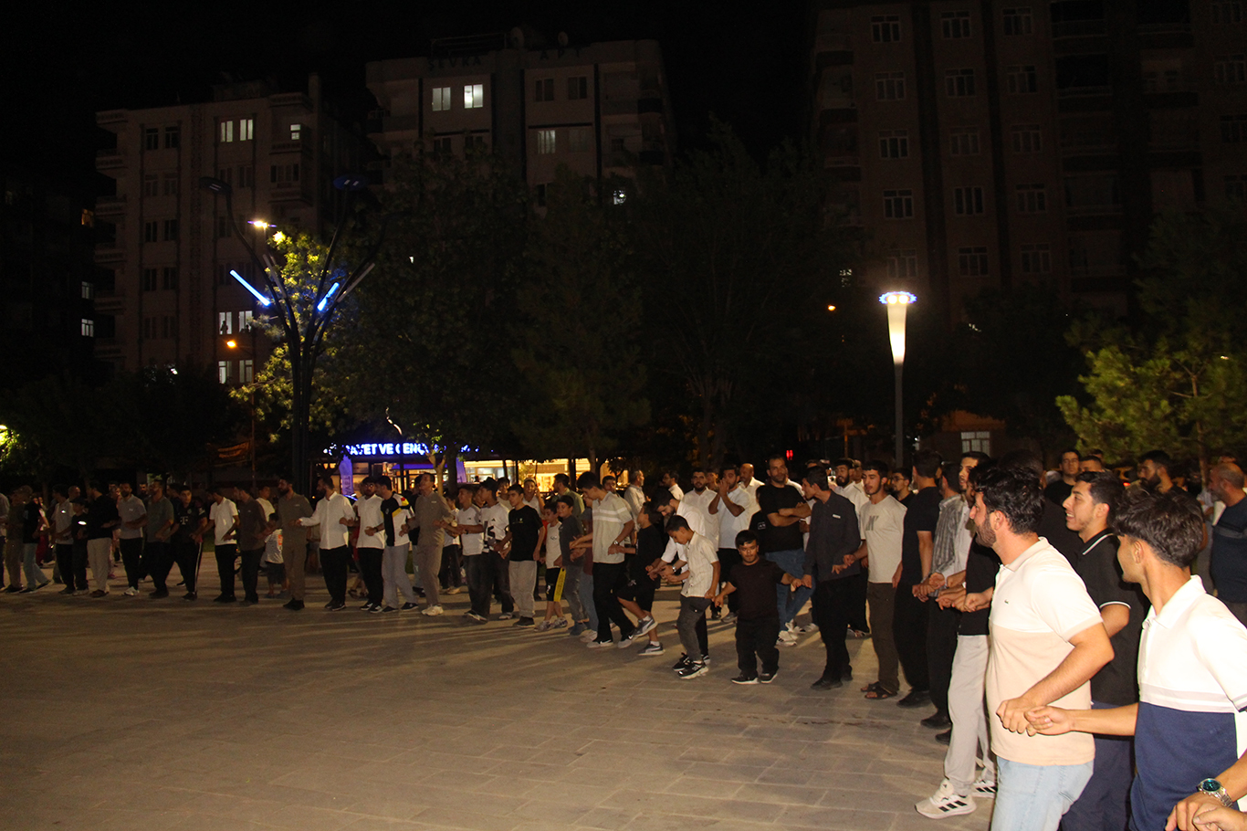 Davet ve Gençlik Hareketi Kayapınar'da park etkinliği düzenledi