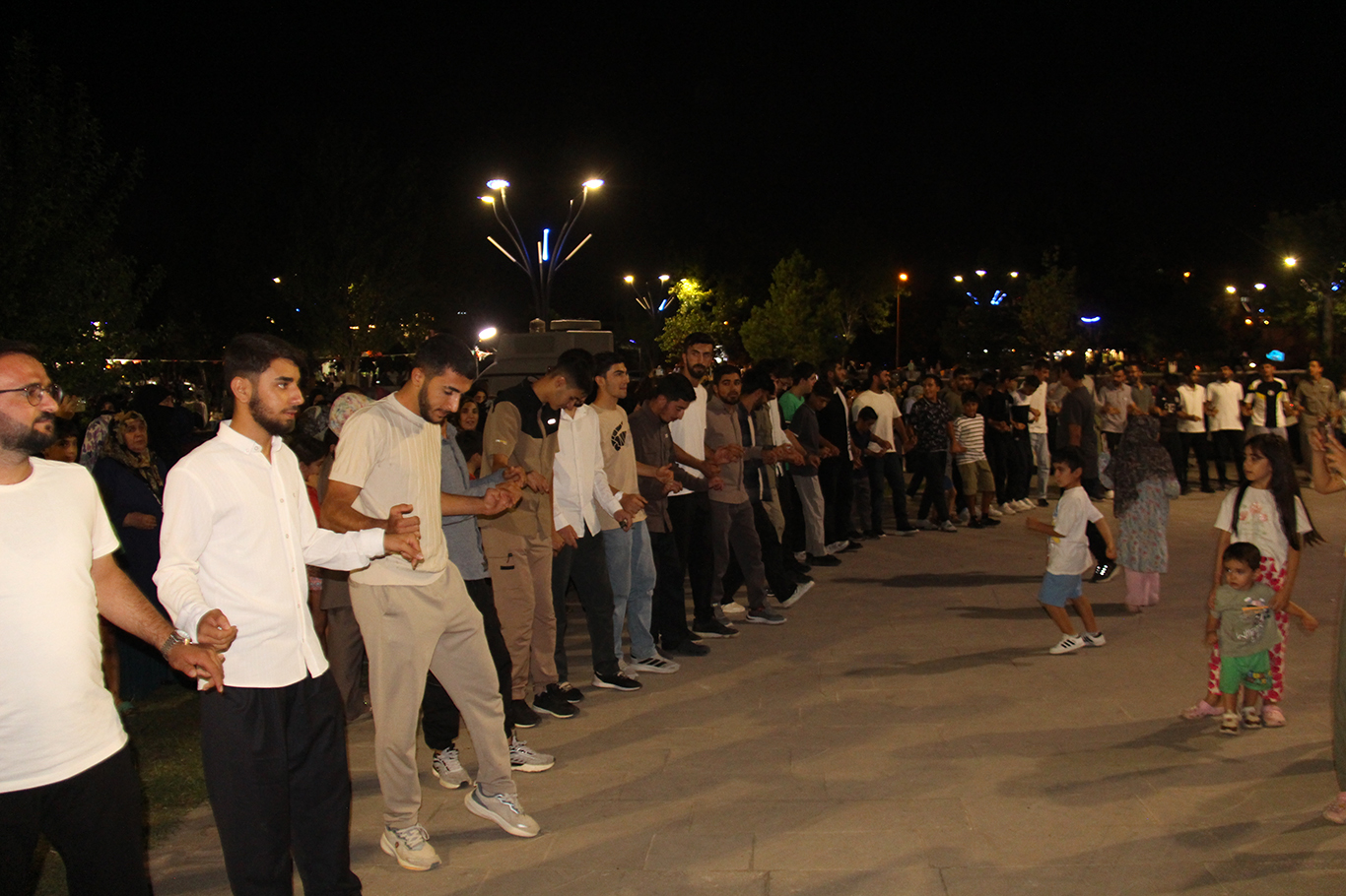 Davet ve Gençlik Hareketi Kayapınar'da park etkinliği düzenledi