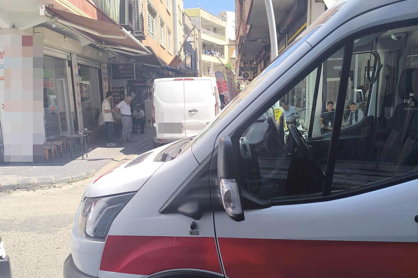 Park edilen araçlar ambulansın hastaya ulaşmasını engelledi