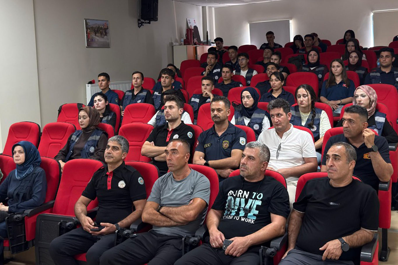 İtfaiye sualtı dalış ekibine dalgıç sağlığı ve güvenli dalış eğitimi