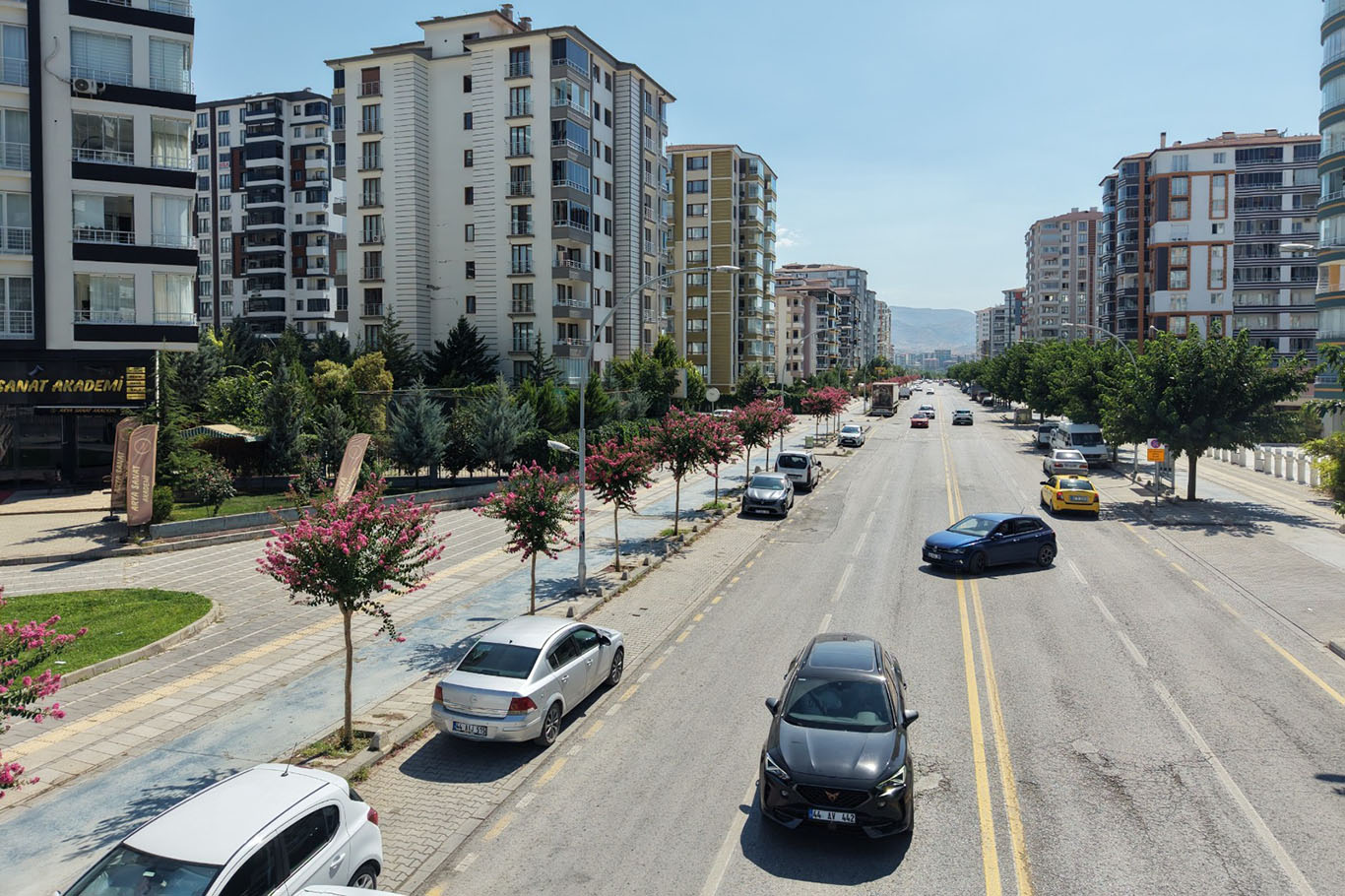 Büyükşehir Belediyesinden yeşil alan ve peyzaj çalışması