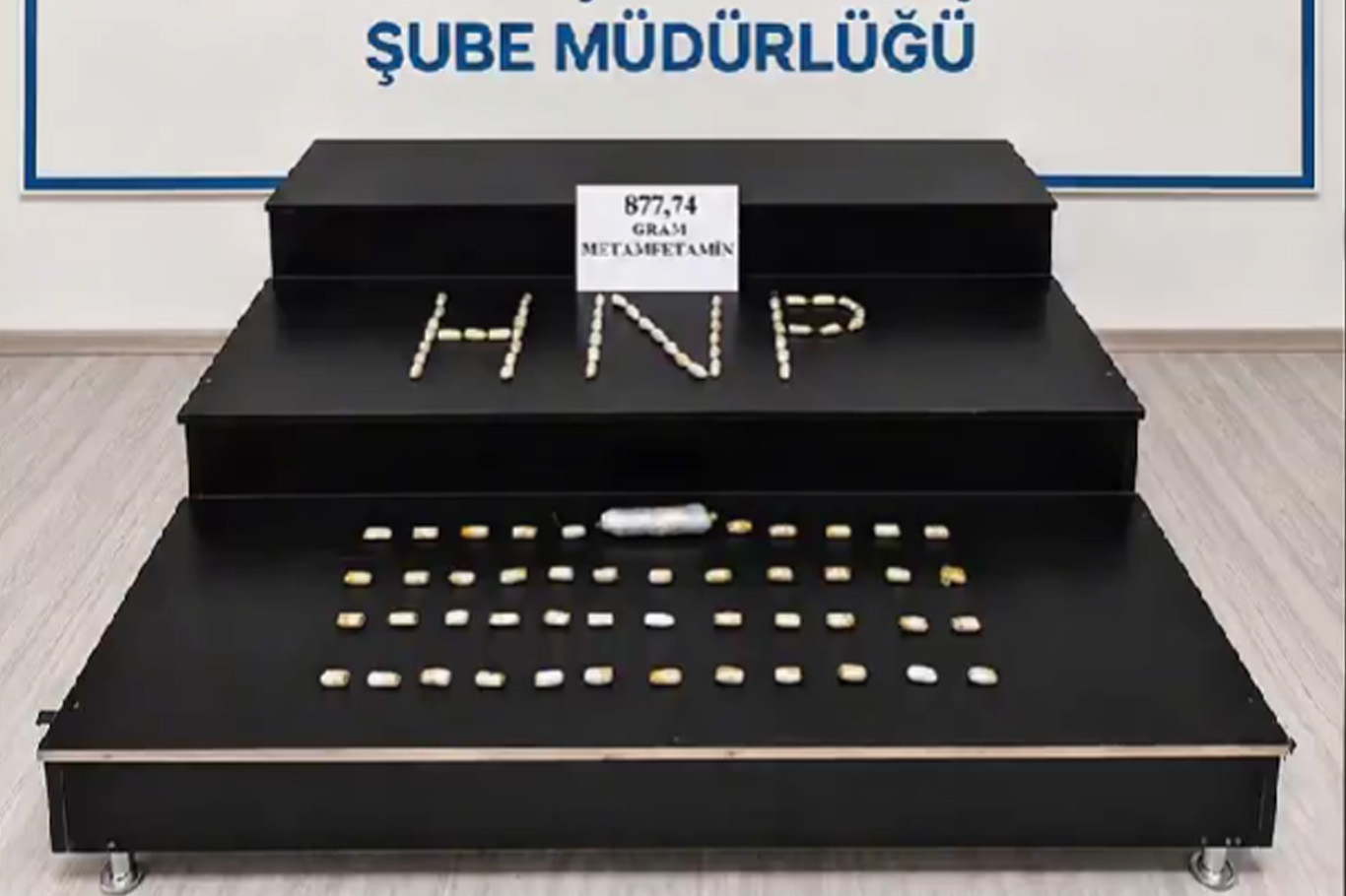 Hakkâri’de 3 İran uyruklu şüphelinin vücudundan 877 gram uyuşturucu çıktı