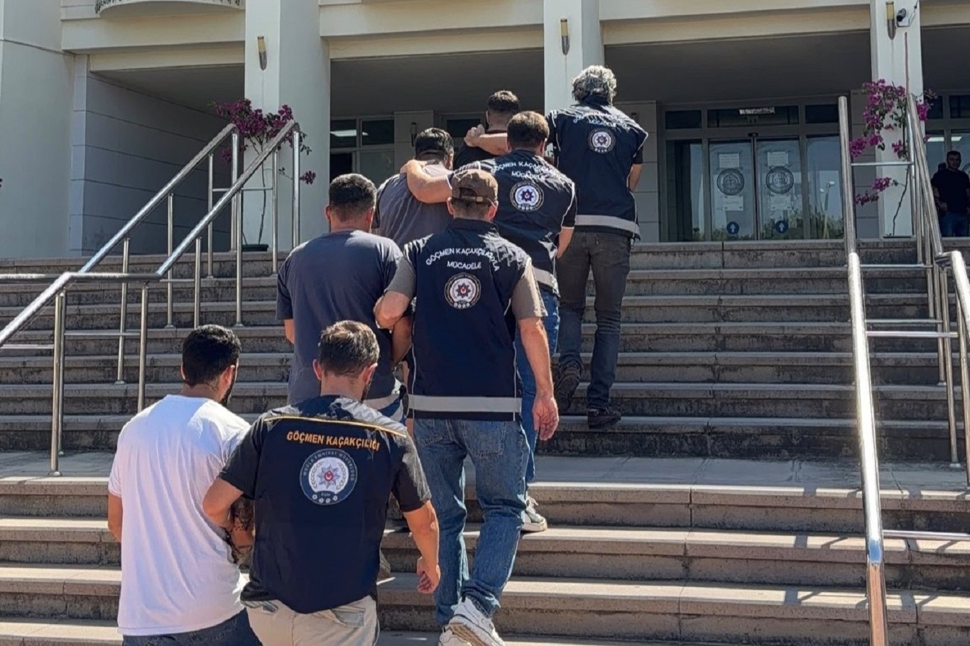 Bodrum ve Marmaris'te göçmen kaçakçılığı operasyonları: 5 tutuklama
