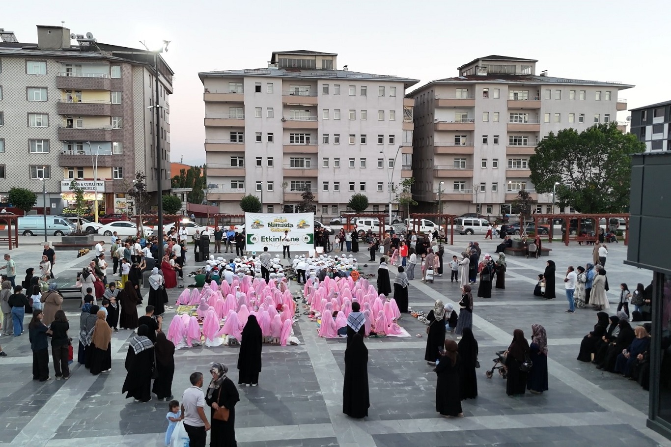 Ağrı’da yüzlerce çocuk "Hayat Namazla Güzeldir" etkinliğine katıldı